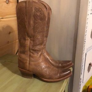 Snip toe cowboy boots